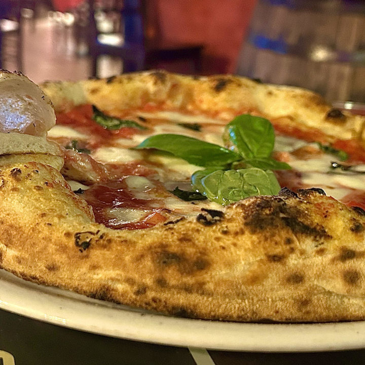 Pizza napoletana - Woodstock Risto Pub
