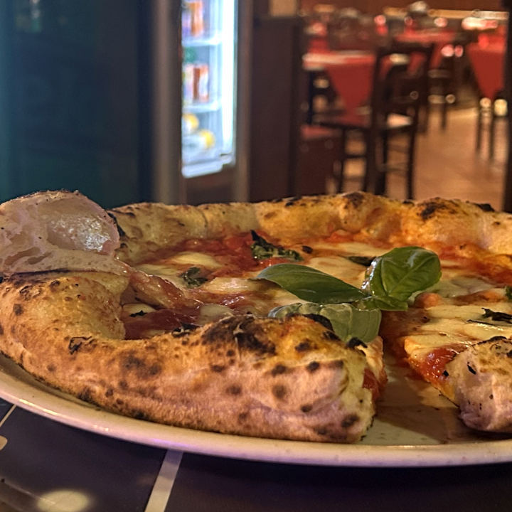 Pizza cotta con forno a legna - Woodstock RIstoPub, Corigliano Calabro